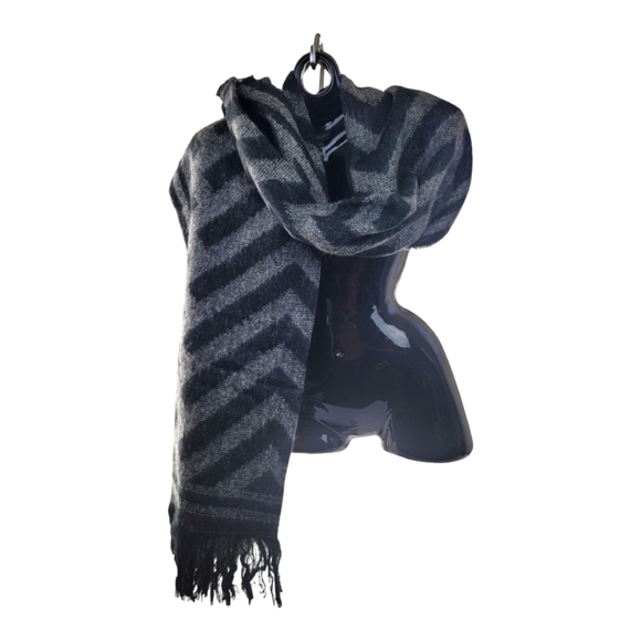 Fringed Scarf/Wrap/Shawl by H&M - Picture 2 of 8